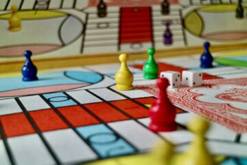 10 Board Games pe care să le încerci cu prietenii